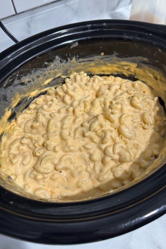 CROCKPOT MAC AND CHEESE