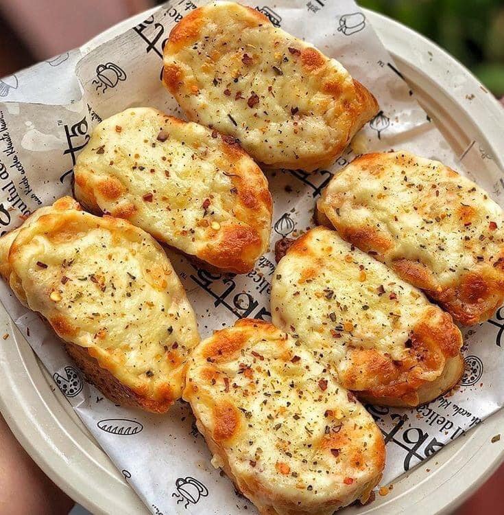 Easy & Cheesy Garlic Bread