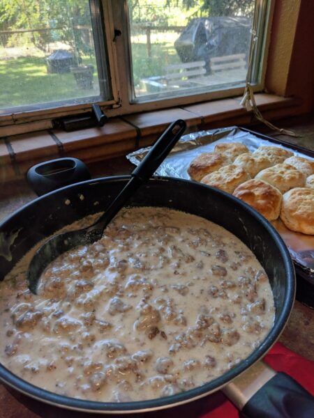 EASY & DELISH-PIONEER WOMAN SAUSAGE GRAVY