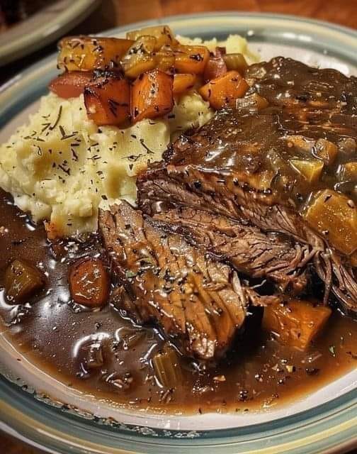 Ground Beef and Gravy Over Mashed Potatoes Recipe