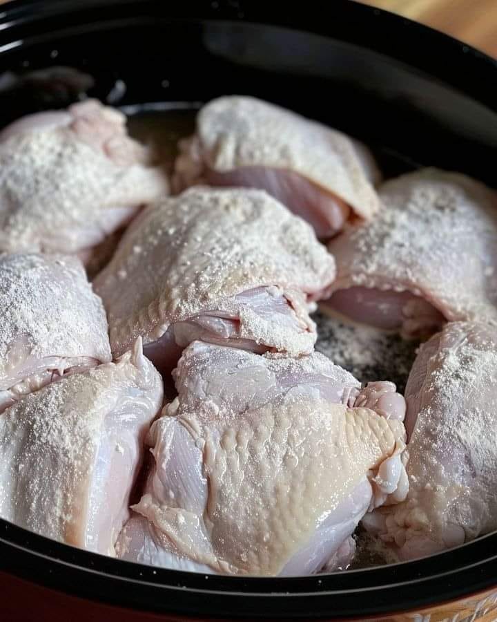 Slow Cooker Flour-Coated Chicken: A Simple and Delicious Dinner