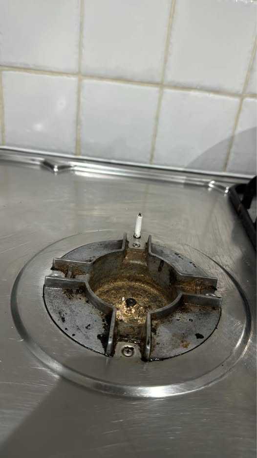 To clean this dirty stovetop burner effectively