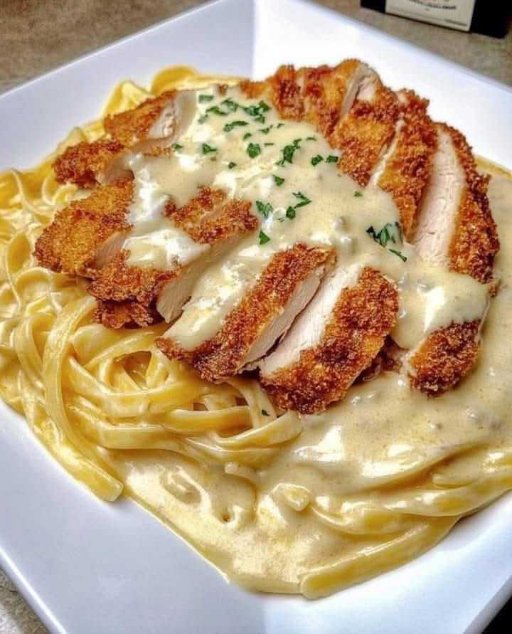 Delicious Crispy Chicken Alfredo